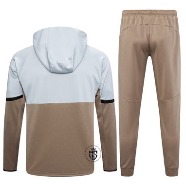 Conjunto Adidas Sportswear Tech Fleece – Marrom e Branco